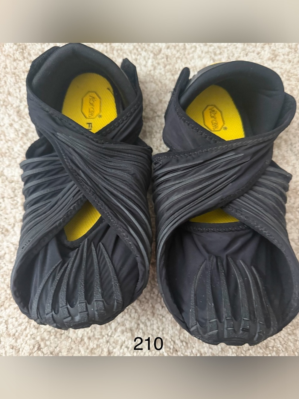 Vibram Women's Black Slip-On Athletic Sandals s 6/7 travel cruise resort swim